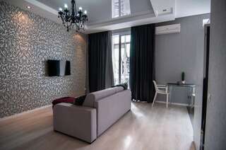 Апартаменты Luxury apartment in the heart of the city with main street view Кишинёв-0